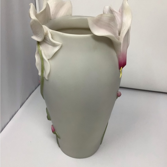 Ibis and Orchid Cyclamen Flower Table Vase - Picture 3 of 6